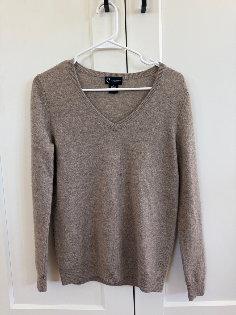 C by Bloomingdale’s Cashmere V-Neck Sweater - Taupe
